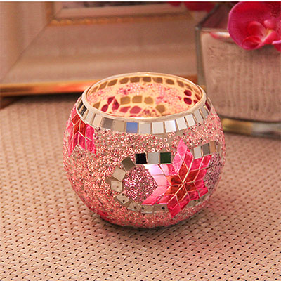Hermoso candelabro de vidrio con mosaico para tu habitación.